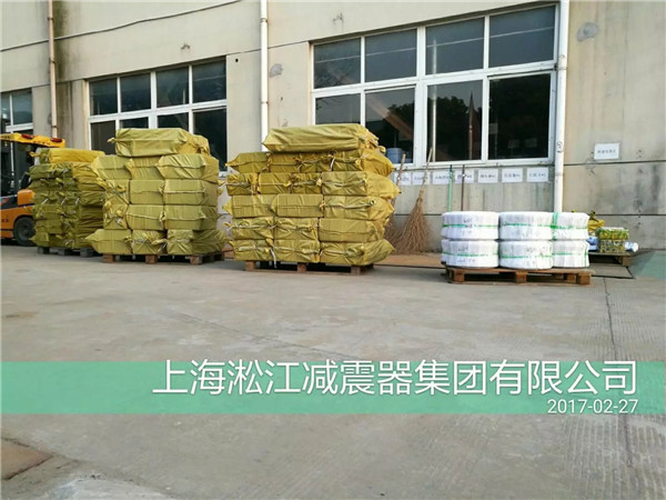 影響橡膠接頭的壽命因素有兩個 橡膠接頭