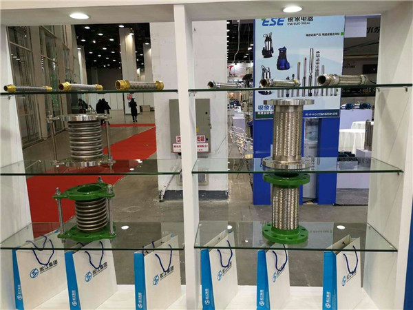 “造紙廠紙漿管道用的軟接頭”一般選用的是NR高壓橡膠